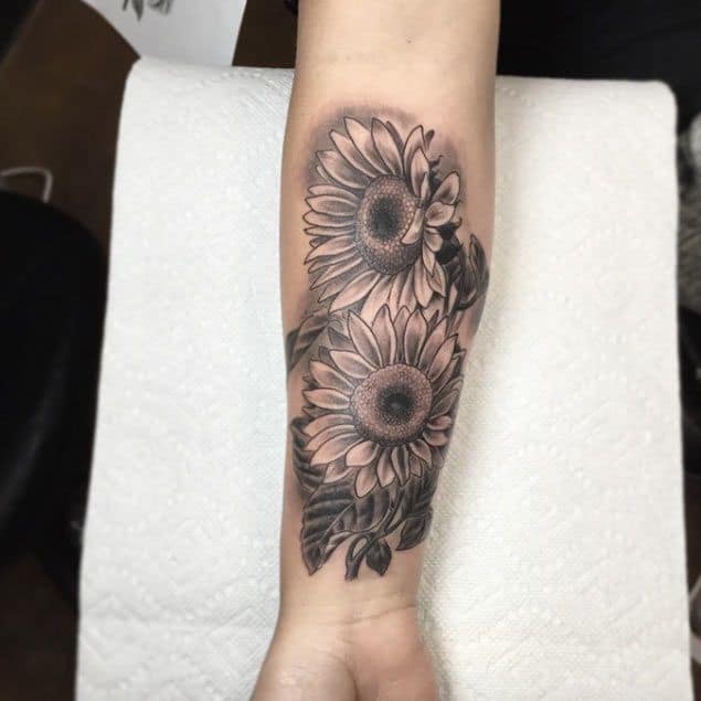 135+ Sunflower tattoo ideas: A reminder of joyful energy with you wherever you go