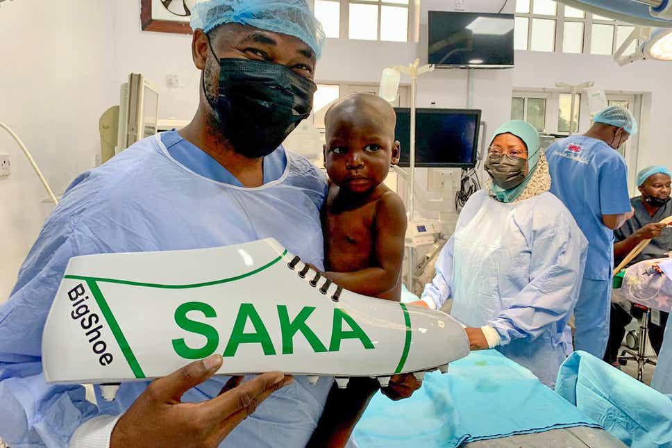 Arsenal striker Saka just made a nice gesture to give gifts to Nigerian children