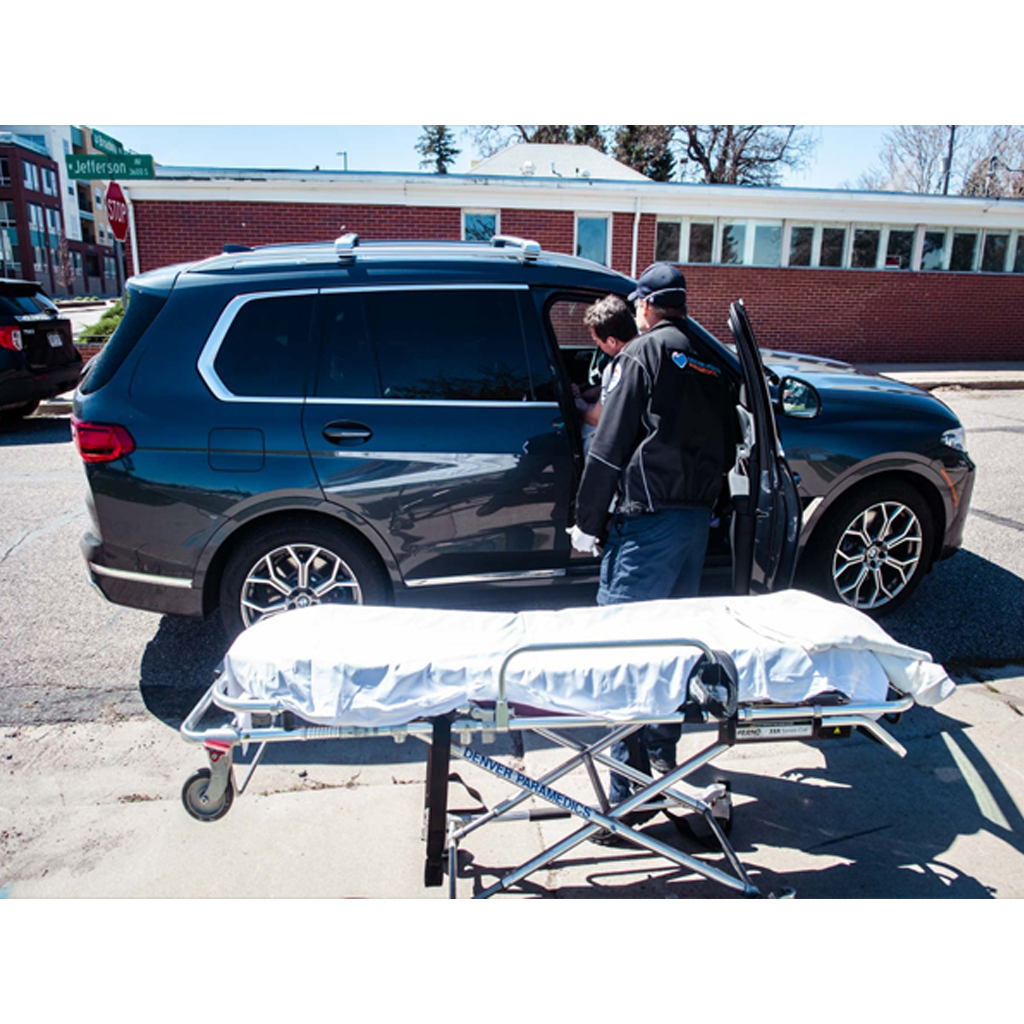 A photographer documented the birth's moments after the mother gave birth in the car.