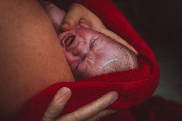 The 10 Most Beautiful Birth Photographs, Documenting Important Moments During the Whole Delivery Process