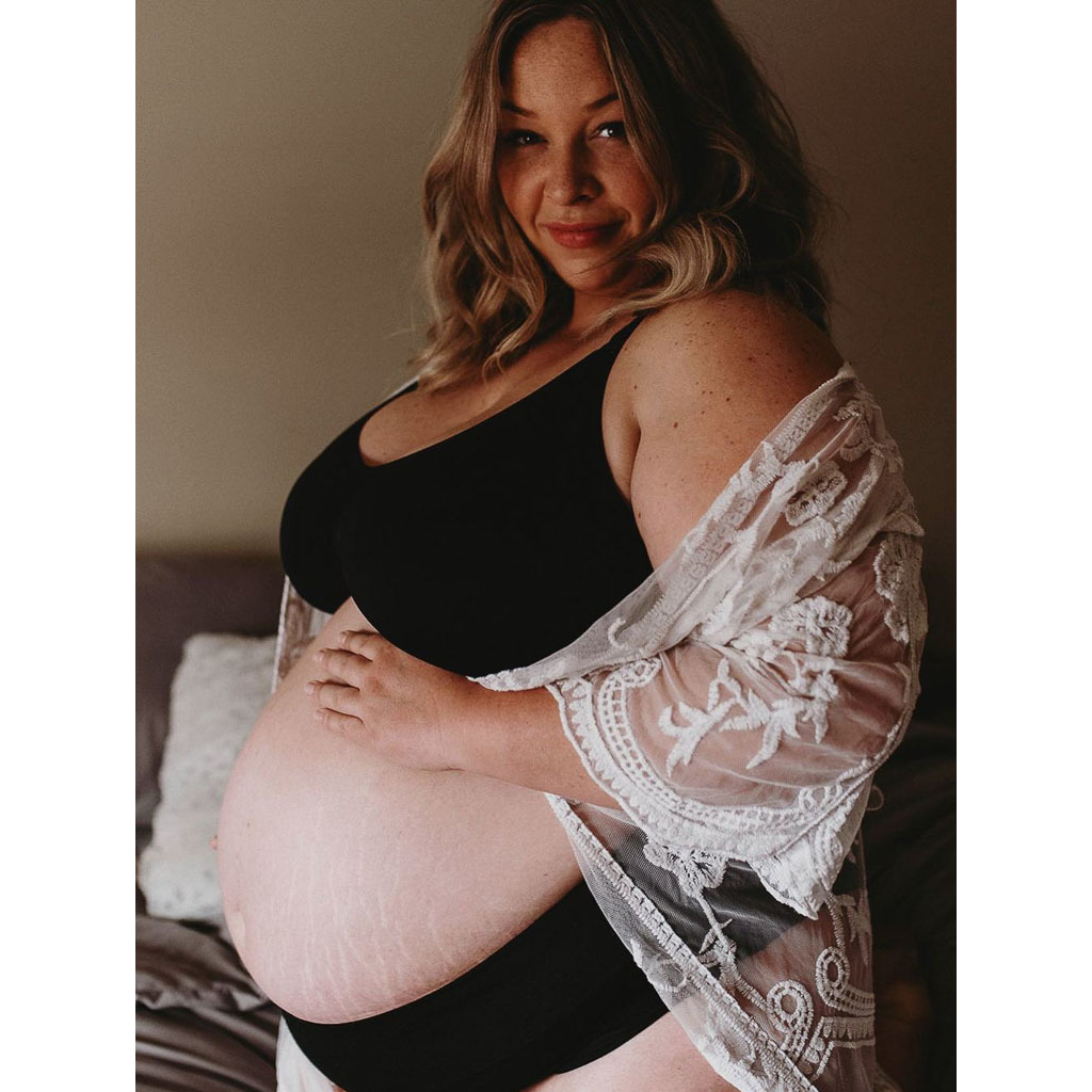 10 Perceptive Pictures Honoring Plus-Size Pregnancy