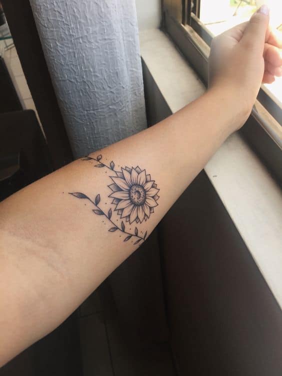 135+ Sunflower tattoo ideas: A reminder of joyful energy with you wherever you go