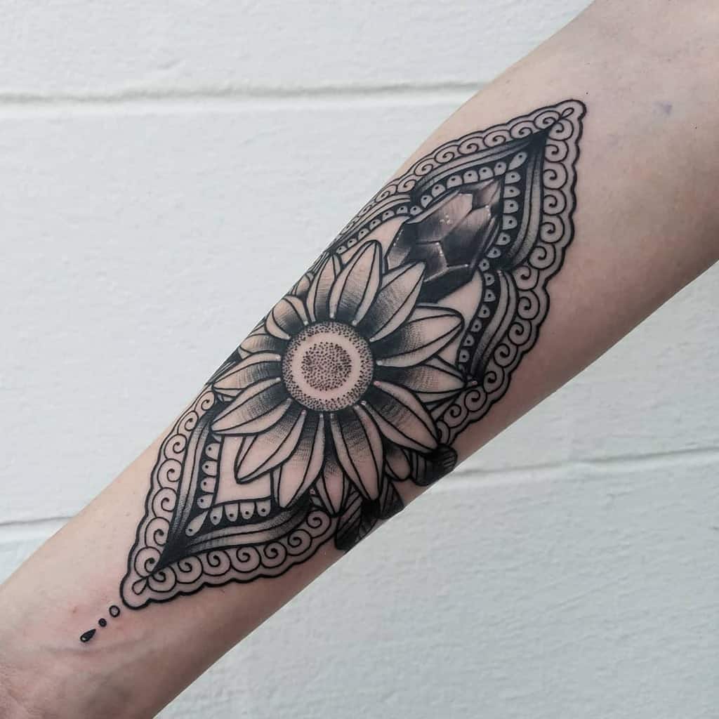 135+ Sunflower tattoo ideas: A reminder of joyful energy with you wherever you go