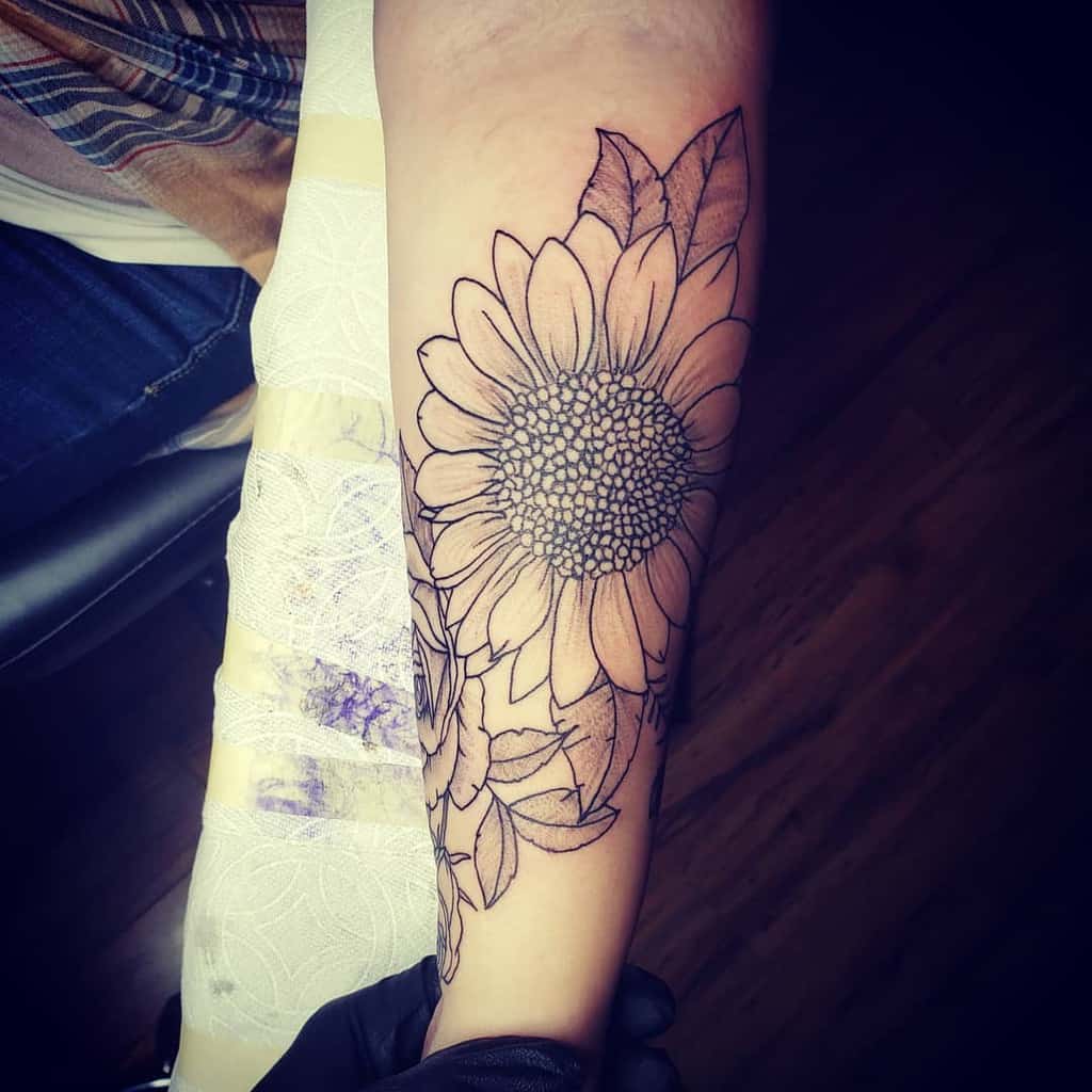 135+ Sunflower tattoo ideas: A reminder of joyful energy with you wherever you go