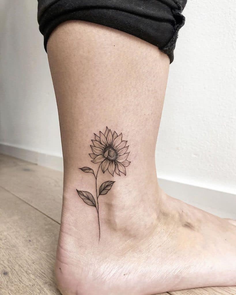 135+ Sunflower tattoo ideas: A reminder of joyful energy with you wherever you go