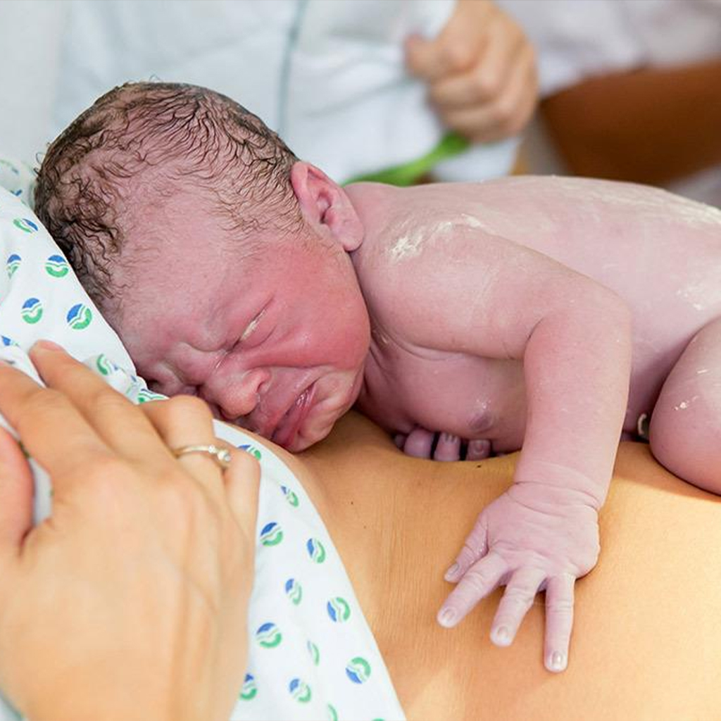 There is nothing that can ever compare to the first time you hug your newborn - movingworl.com