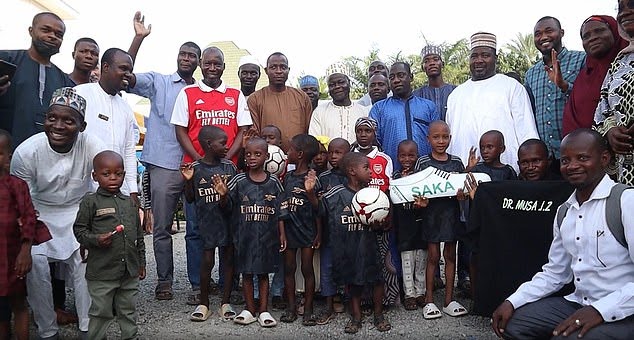 Arsenal striker Saka just made a nice gesture to give gifts to Nigerian children