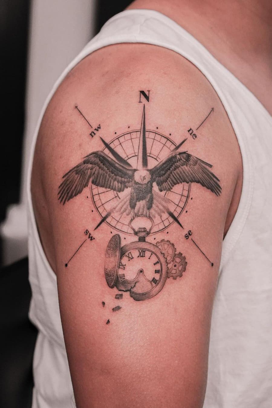 31+ Classic and always trending compass tattoo: Symbolizes confidence, courage & independence