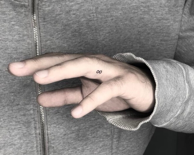 40+ Finger Tattoo Ideas