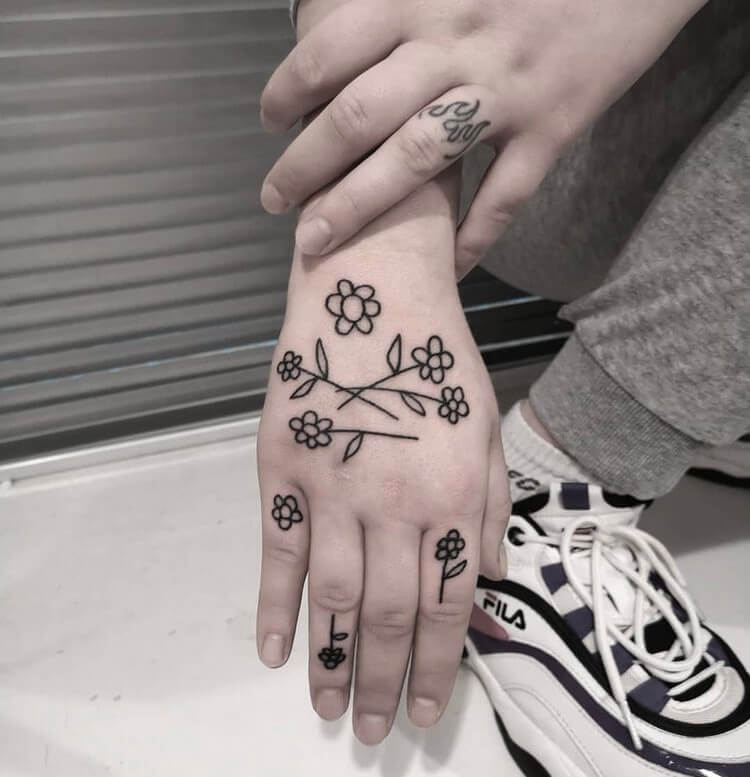 40+ Finger Tattoo Ideas