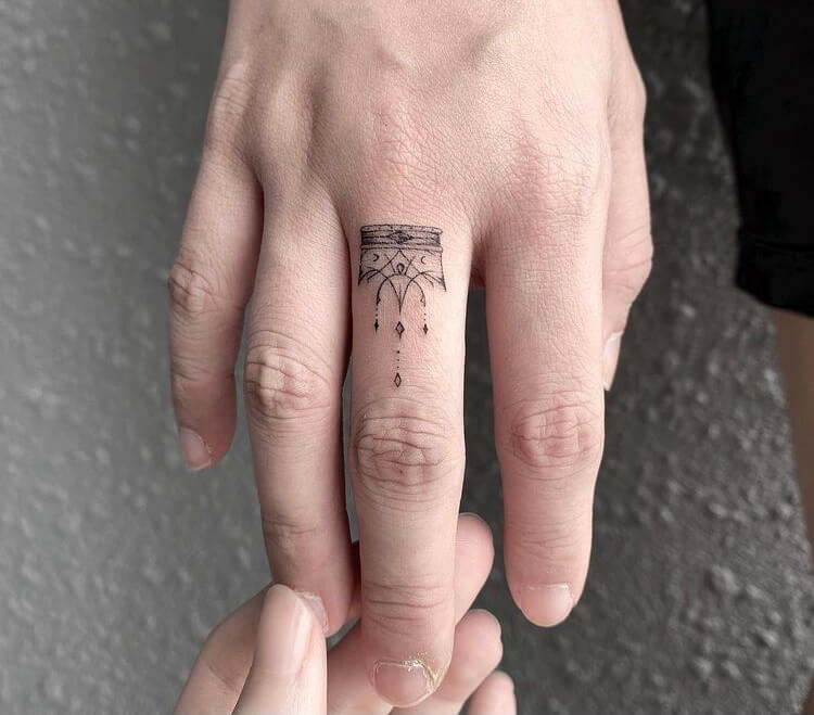 40+ Finger Tattoo Ideas