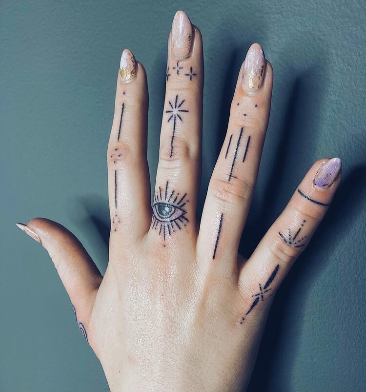 40+ Finger Tattoo Ideas