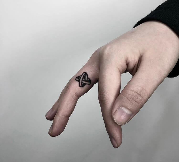 40+ Finger Tattoo Ideas