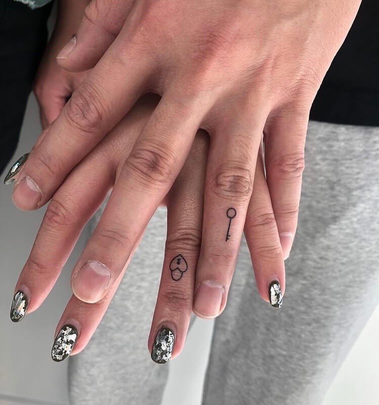 40+ Finger Tattoo Ideas