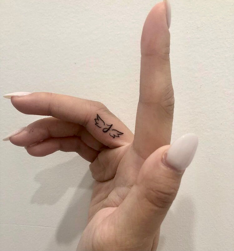 40+ Finger Tattoo Ideas