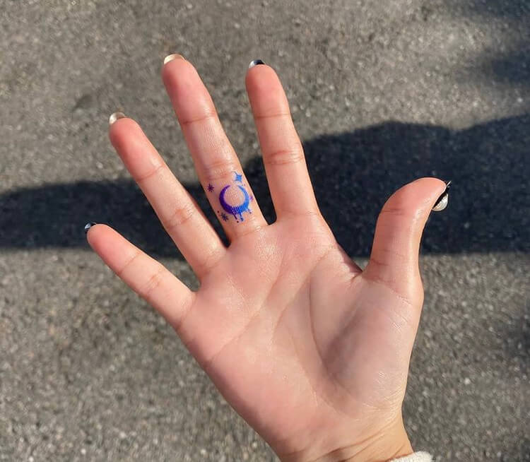 40+ Finger Tattoo Ideas