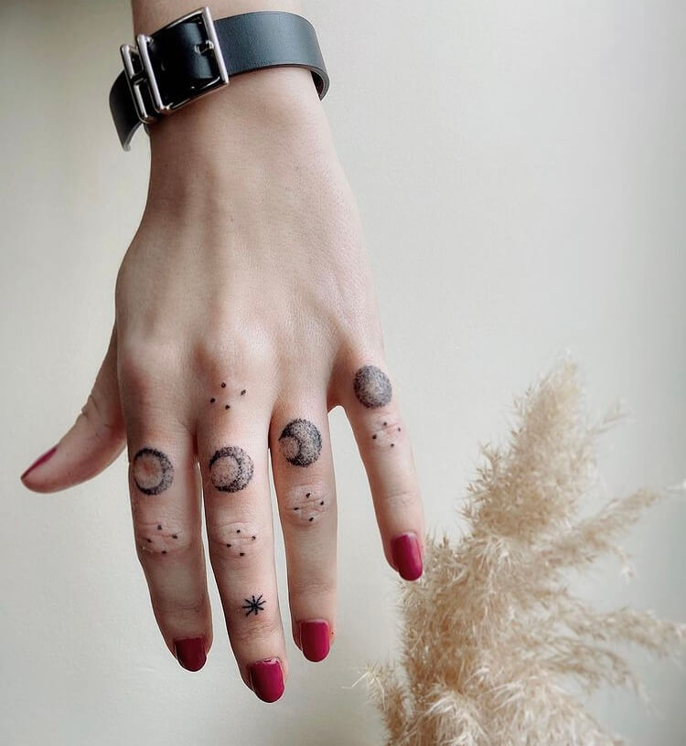 40+ Finger Tattoo Ideas