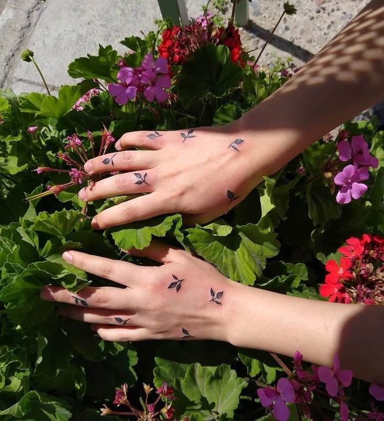 40+ Finger Tattoo Ideas