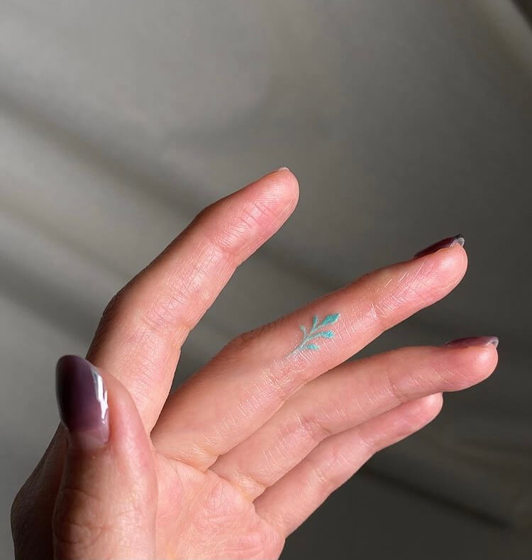 40+ Finger Tattoo Ideas