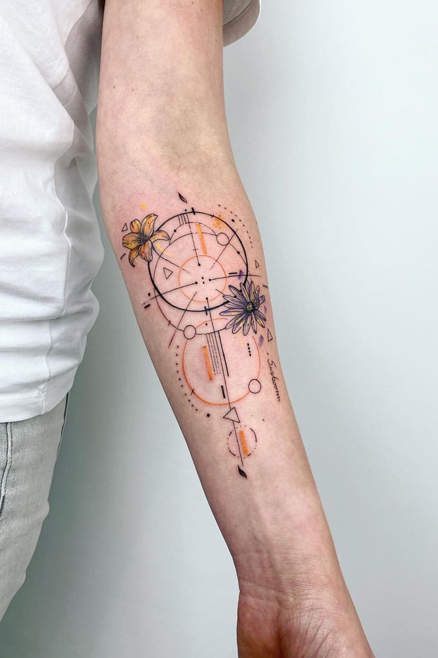 31+ Classic and always trending compass tattoo: Symbolizes confidence, courage & independence