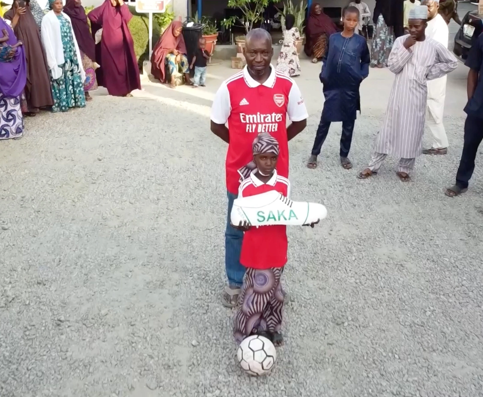 Arsenal striker Saka just made a nice gesture to give gifts to Nigerian children