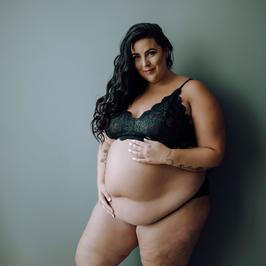 10 Perceptive Pictures Honoring Plus-Size Pregnancy