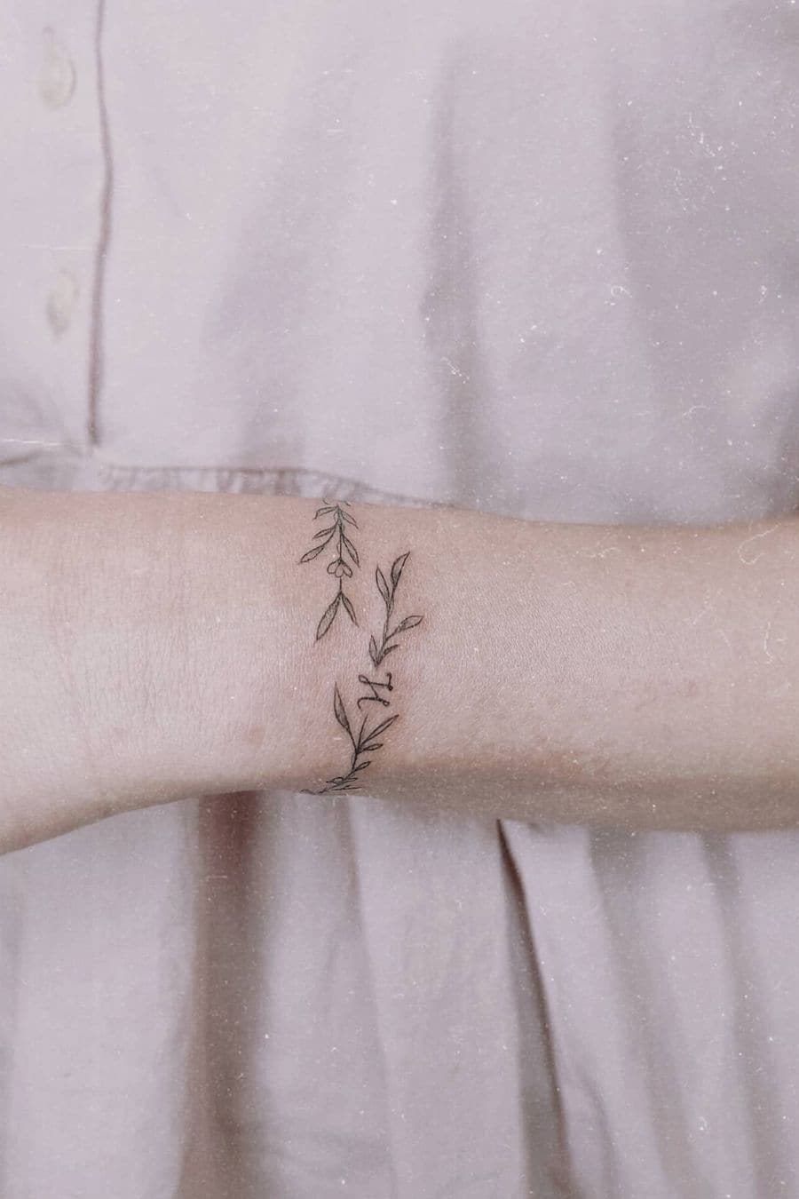 28+ Wonderful bracelet tattoo designs for women