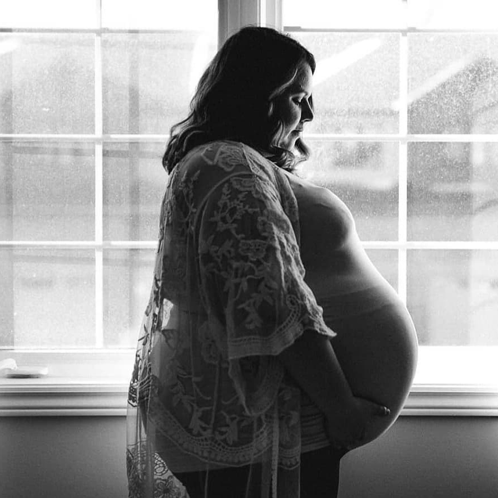 10 Perceptive Pictures Honoring Plus-Size Pregnancy