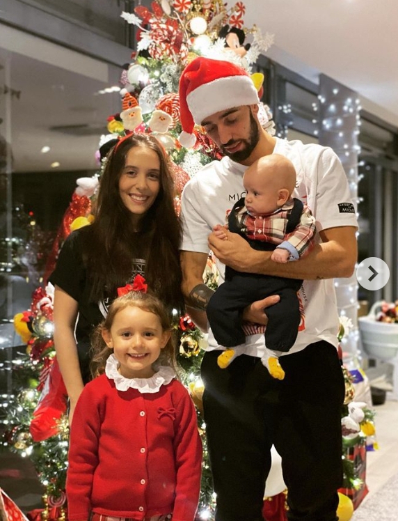 Bruno Fernandes shares adorable moment with daughter