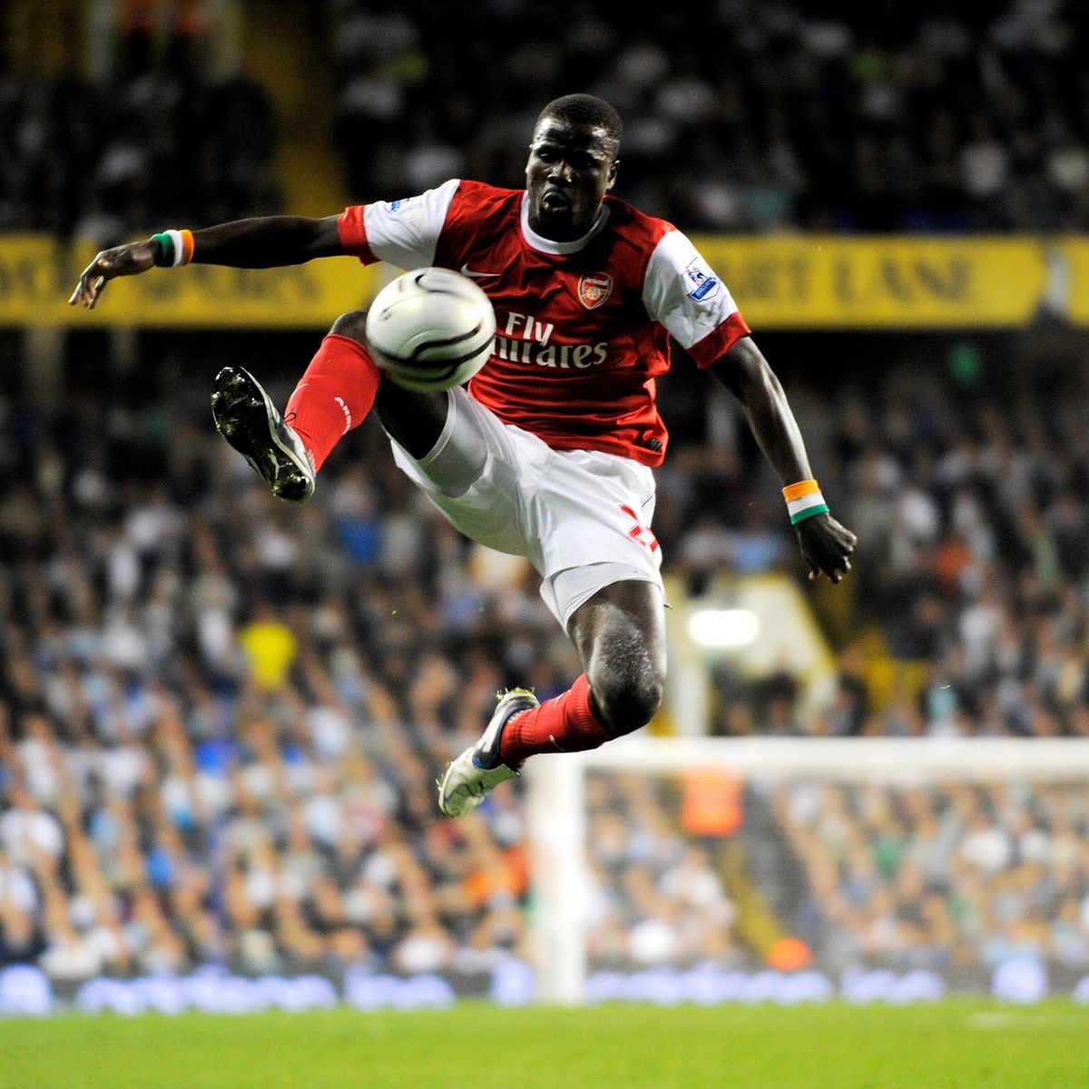 Former Arsenal defender Emmanuel Eboue opens up on being BOOED by Gunners  fans - Mirror Online