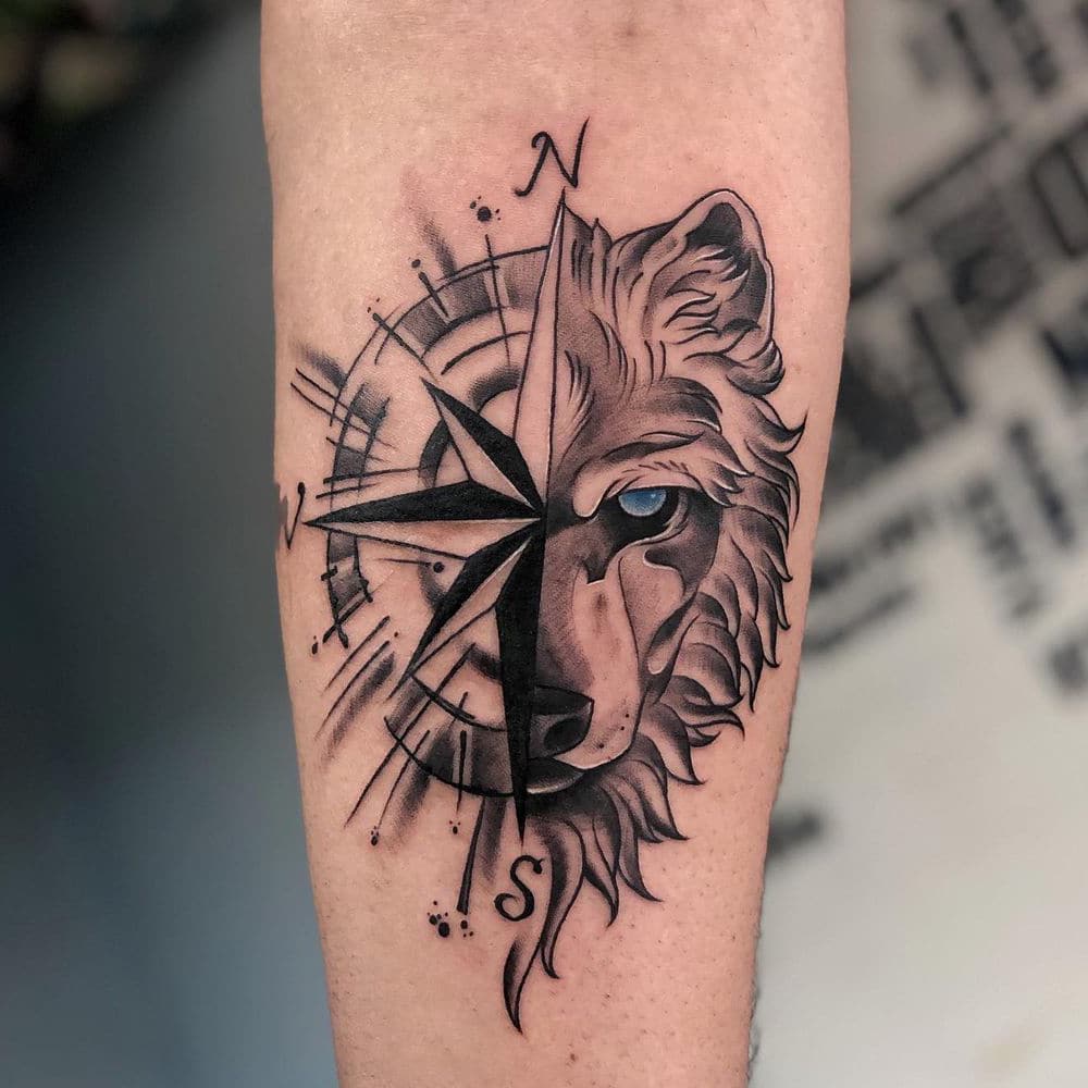 31+ Classic and always trending compass tattoo: Symbolizes confidence, courage & independence