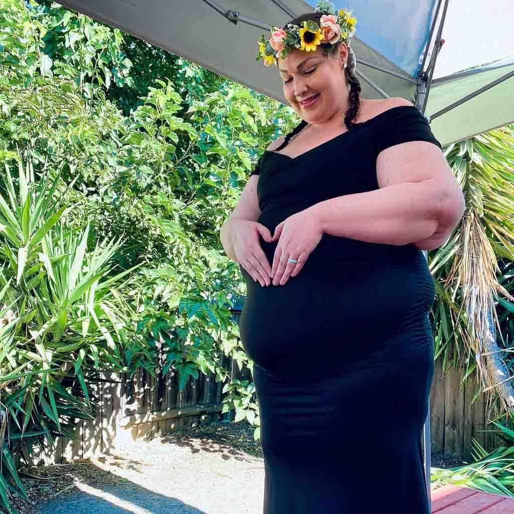 10 Perceptive Pictures Honoring Plus-Size Pregnancy