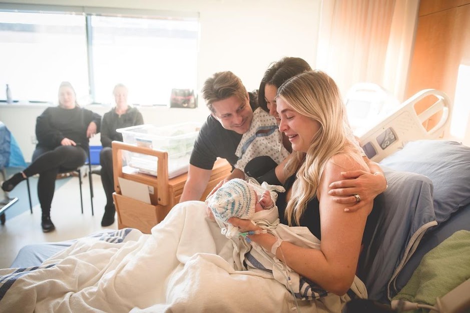 Strong images of a best friend who becomes a surrogate mother