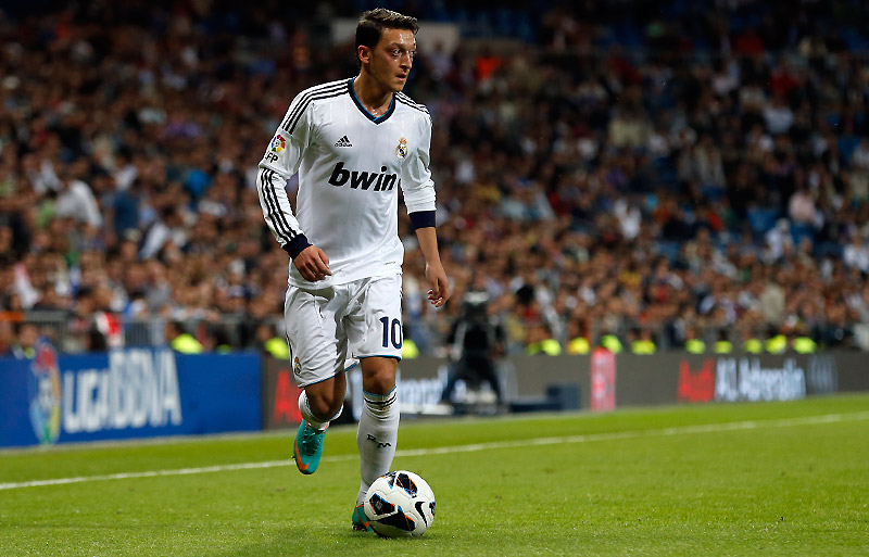 Özil played his 100th game for Real Madrid in La Liga against Valladolid | Real Madrid CF