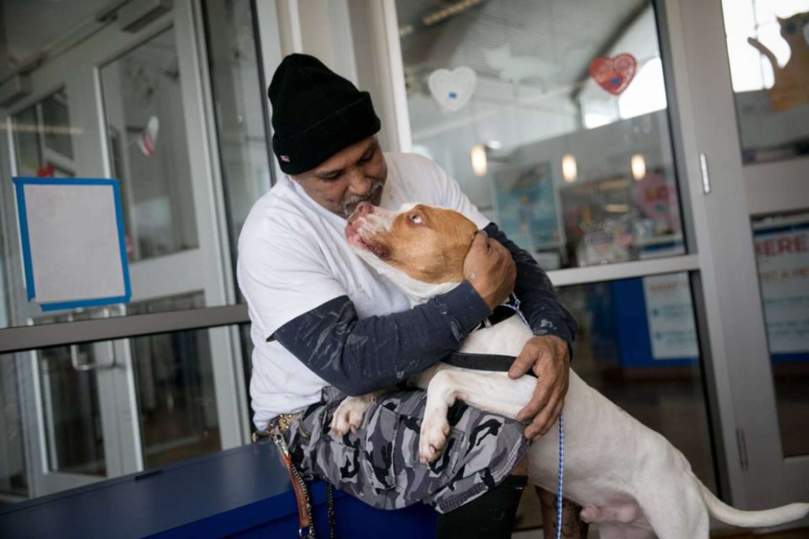 The tearful reunion after 4 months of separation, the owner hugged it and sobbed – AmazingUnitedState.Com