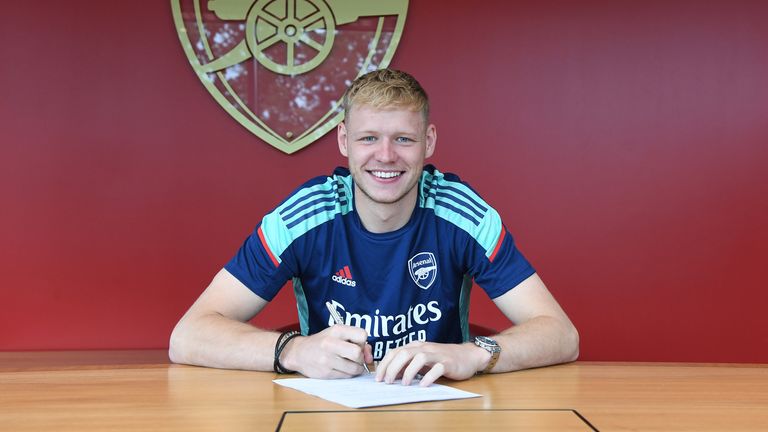 Aaron Ramsdale: Arsenal sign Sheffield United goalkeeper on long-term deal | Football News | Sky Sports