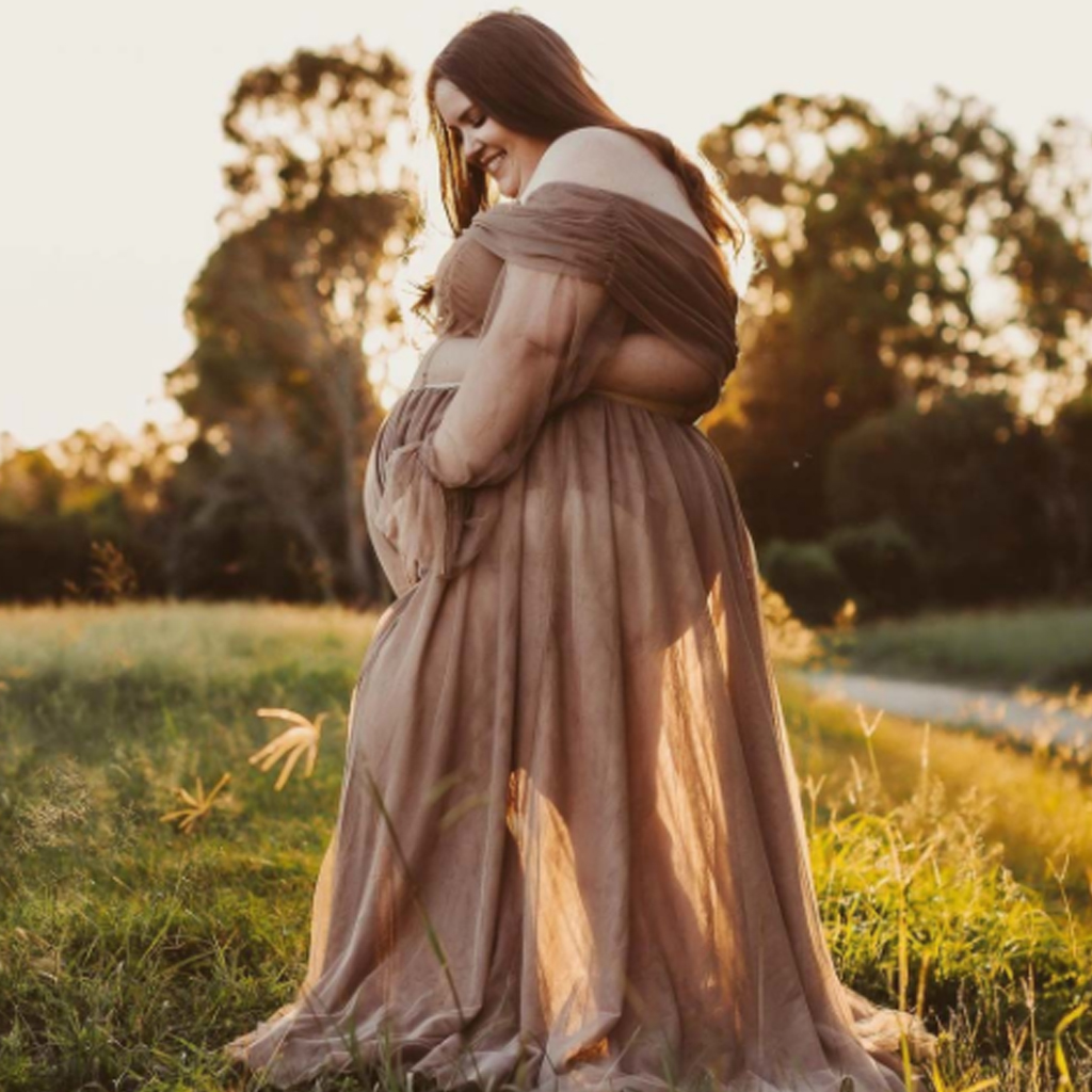 10 Perceptive Pictures Honoring Plus-Size Pregnancy