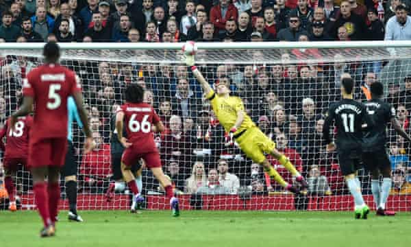 Aaron Ramsdale saves everything for Arsenal to keep title challenge alive |  Arsenal | The Guardian