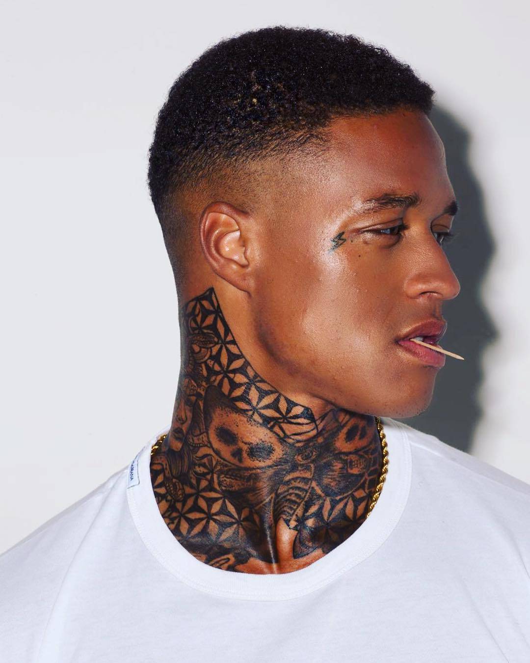 The most beautiful tattoos on the famous model Tyrone Hermitt’s body make everyone fall in love – znice.info