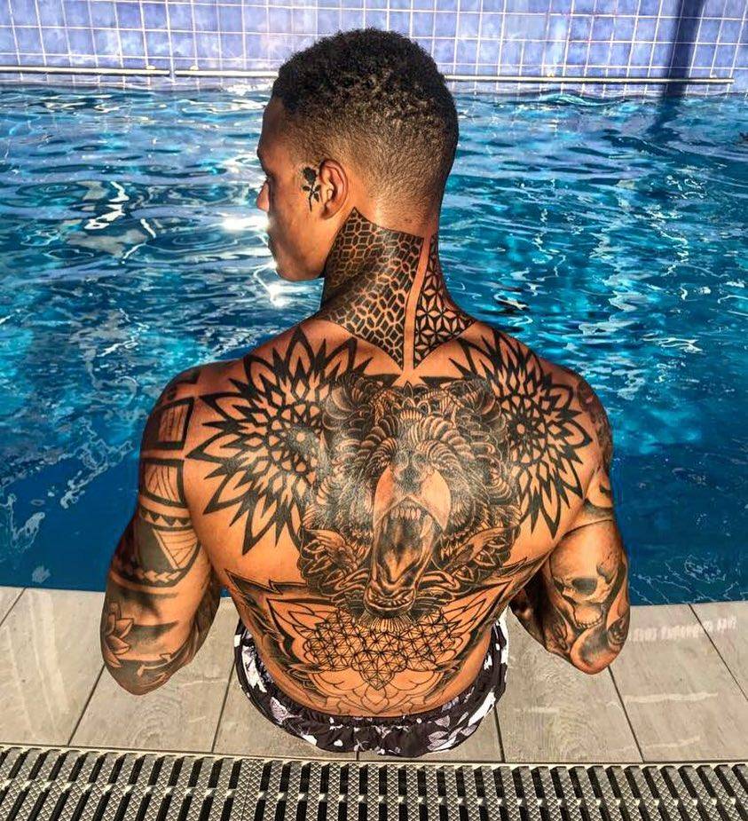 The most beautiful tattoos on the famous model Tyrone Hermitt’s body make everyone fall in love – znice.info