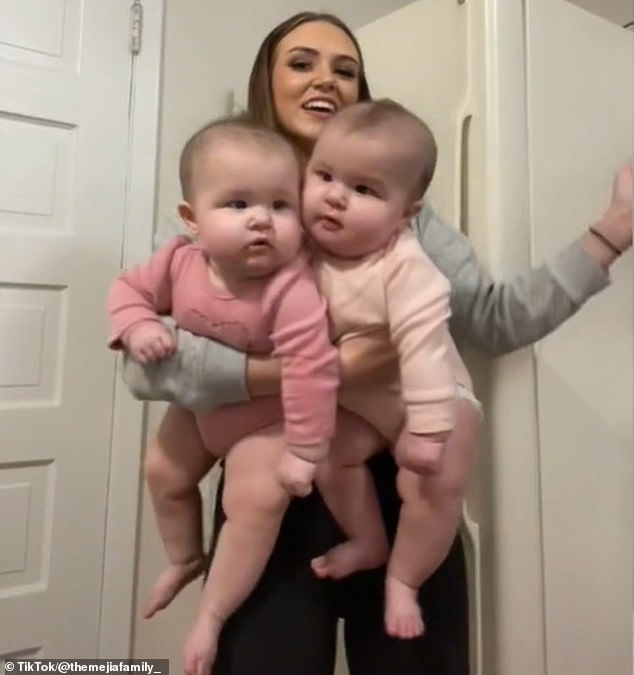 ‘Tiny’ 5’3″ mother of twins who weigh 21 LBS astounds everyone with the size of her gigantic 𝘤𝘩𝘪𝘭𝘥ren