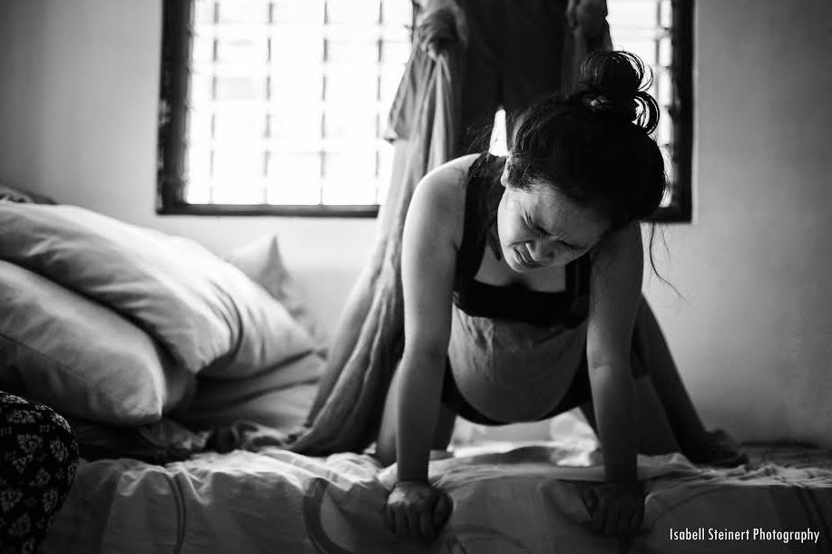 The Online Community is Spreading: 13 Spectacular Photos That Give An Intimate Glimpse Of Home Birth - amazingtoday.net