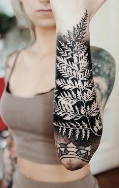 Mục này có hình ảnh của: Joanna Swirska Dzo Lama fern Tattoo 