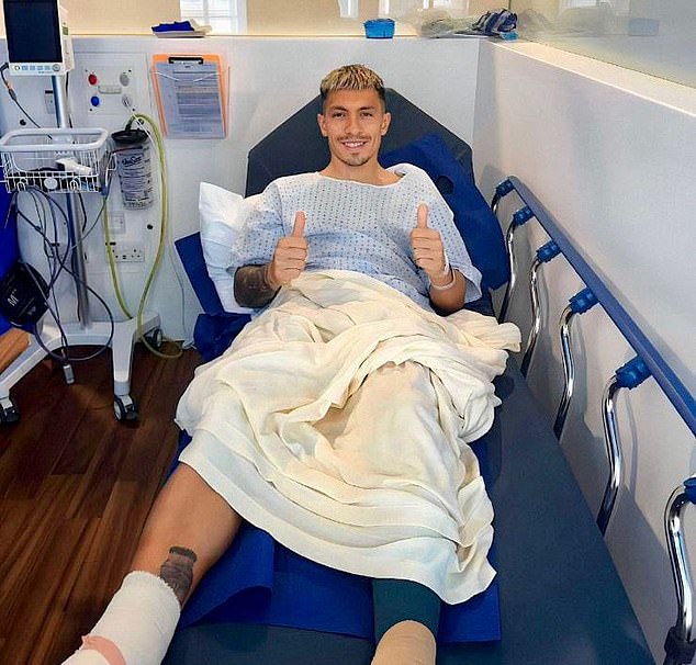 Lisandro Martinez has undergone successful surgery after breaking his broken metatarsal