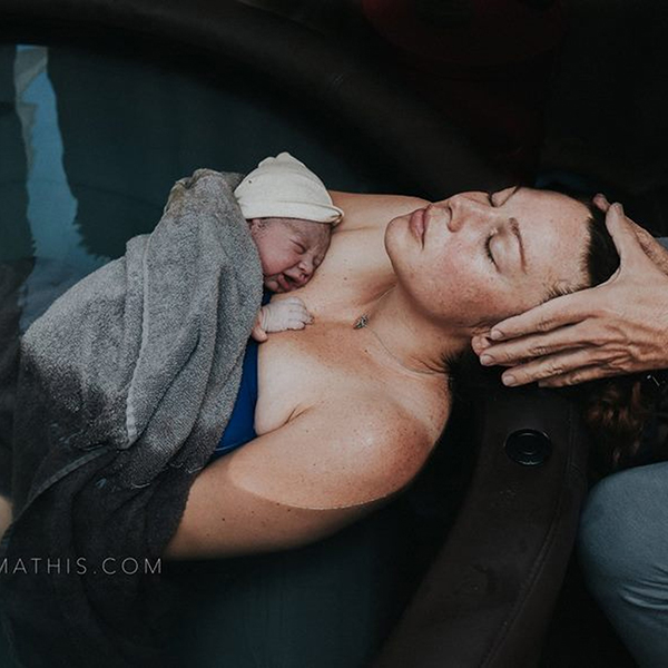 Powerful Photos of Women Giving Birth – Baby’s First Moments of Life