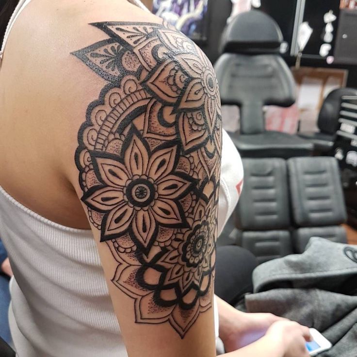 half sleeve mandala tattoo | Tattoos for women half sleeve, Half sleeve tattoo, Mandala tattoo sleeve