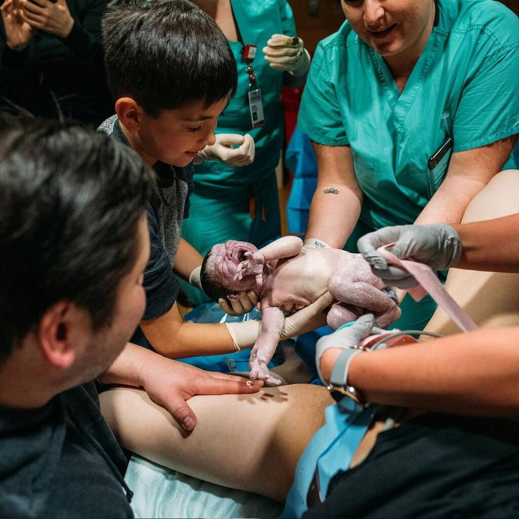 Wonderful Images Of A Kid Assisting His Mother During Childbirth