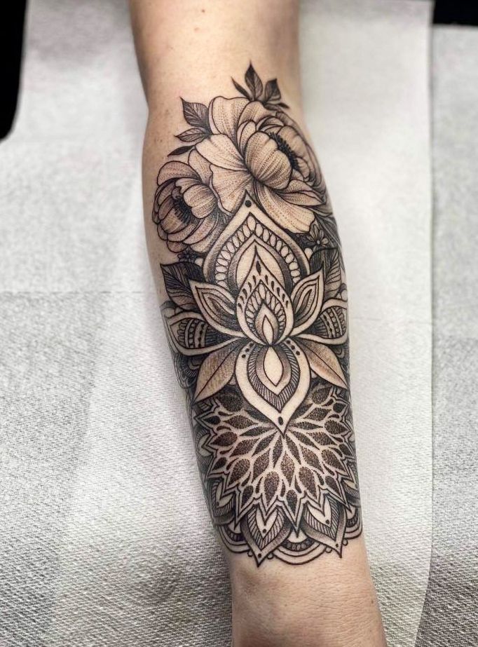 Flower Mandala Tattoo | Melhores tatuagens, Tatuagens belas, Tatuagens