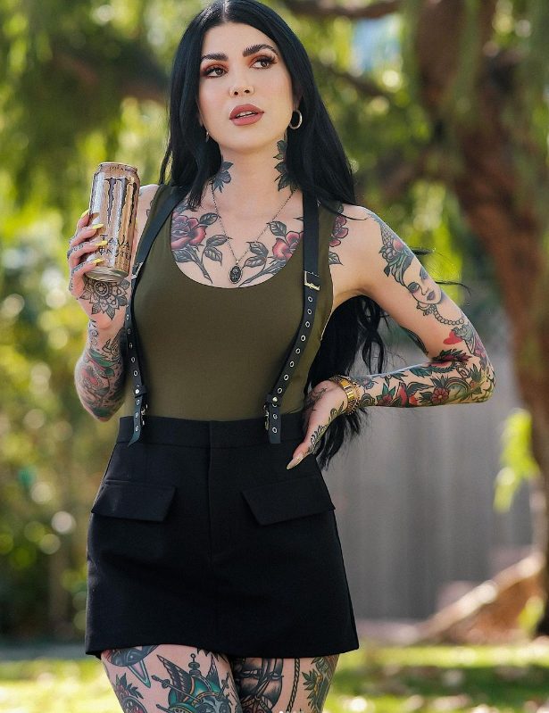 Annɑ Meliani: The Tattooed Model Redefining Beauty Standards in Fashion - mysteriousevent.com