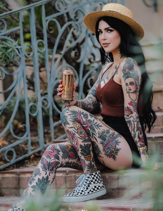 Annɑ Meliani: The Tattooed Model Redefining Beauty Standards in Fashion - mysteriousevent.com